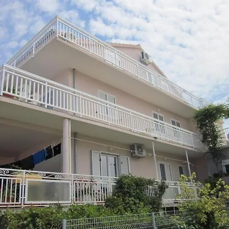Apartament In With Sea View, Terrace, Air Conditioning, W-lan