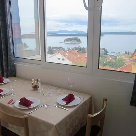 Apartament In With Sea View, Terrace, Air Conditioning, W-lan Hvar Town